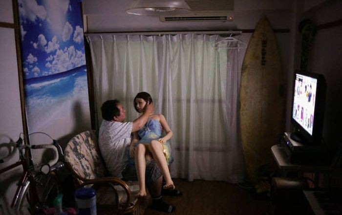 Женатый японец стал жить с силиконовой секс-куклой