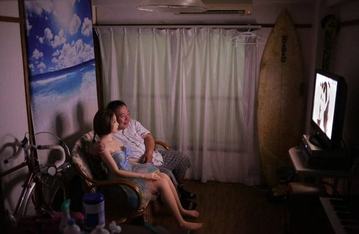Женатый японец стал жить с силиконовой секс-куклой