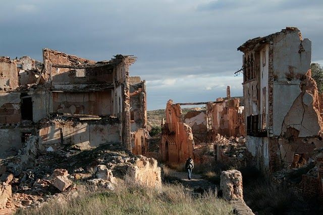 Belchite - город призрак в Испании (21 фото)