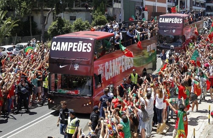 Как встречали чемпионов Европы по футболу в Лиссабоне