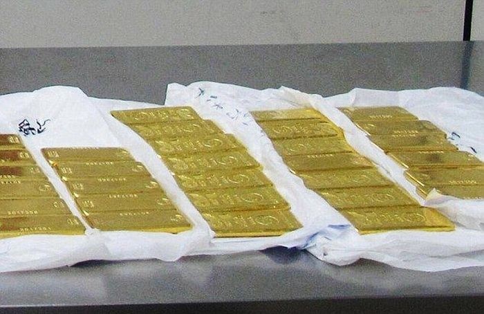 Китайские таможенники изъяли у туристов 76 кг контрабандного золота