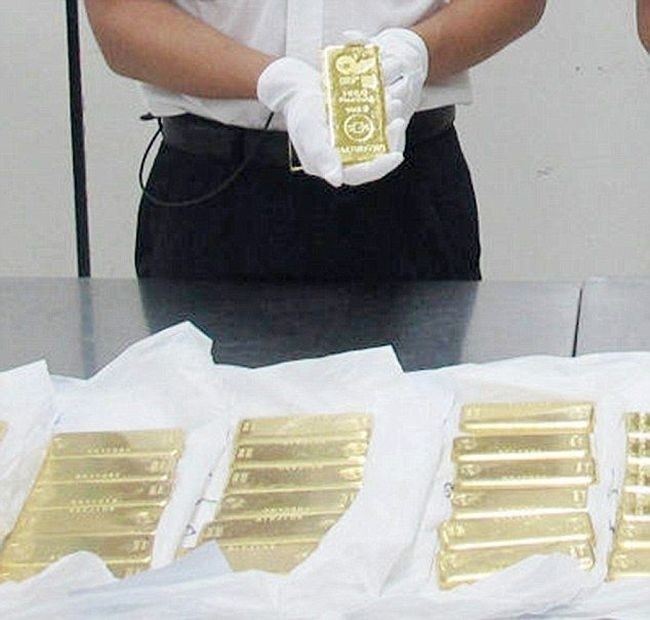 Китайские таможенники изъяли у туристов 76 кг контрабандного золота