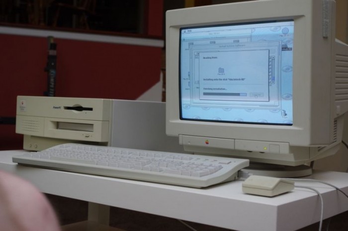 Новенький компьютер Apple 20-летней давности