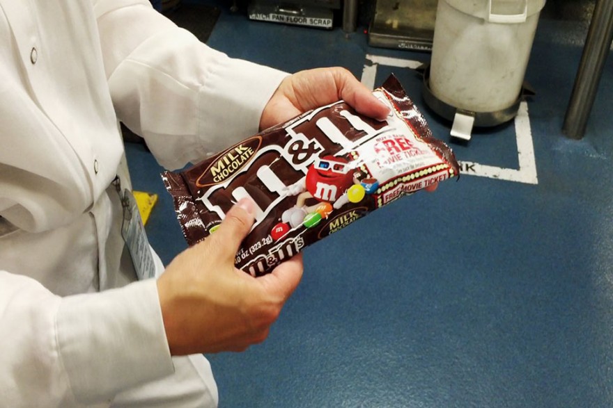 На фабрике M&M’s: как производят конфеты, которые тают во рту, а не в руках