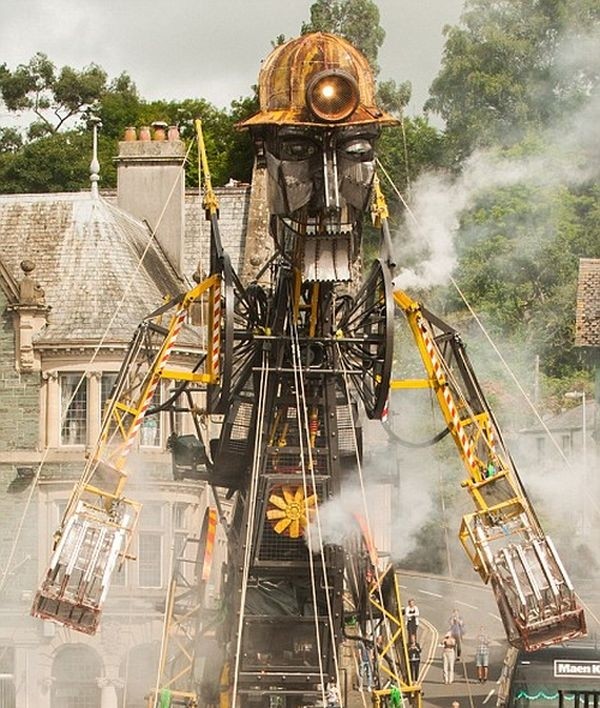 Механическую куклы высотой 10 метров провезут по Великобритании