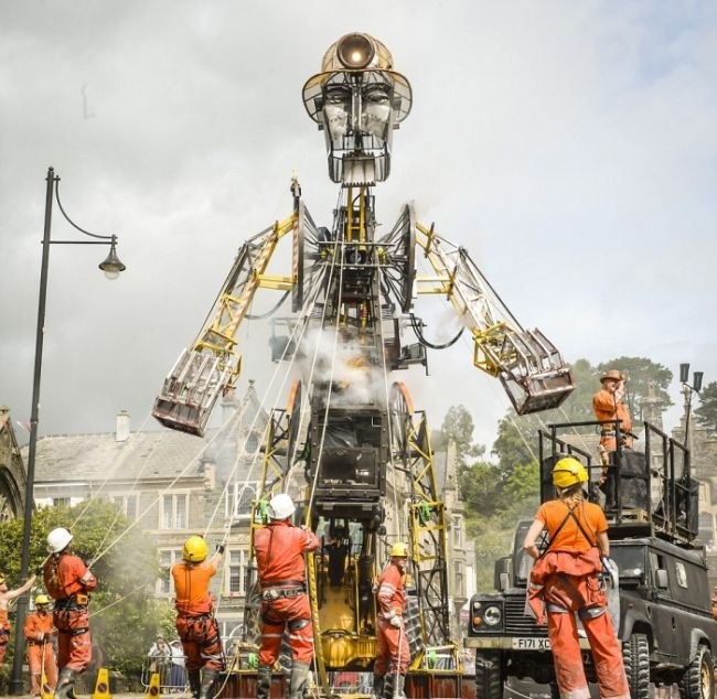 Механическую куклы высотой 10 метров провезут по Великобритании