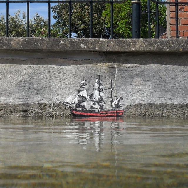 По стопам Бэнкси: британский уличный художник делает серые стены чуть ярче