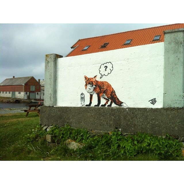 По стопам Бэнкси: британский уличный художник делает серые стены чуть ярче