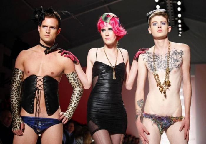 Шокирующие наряды недели моды в Нью-Йорке (21 фото)