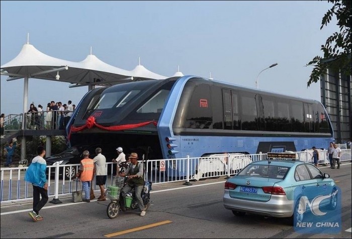 В Китае протестировали прототип «автобуса будущего»