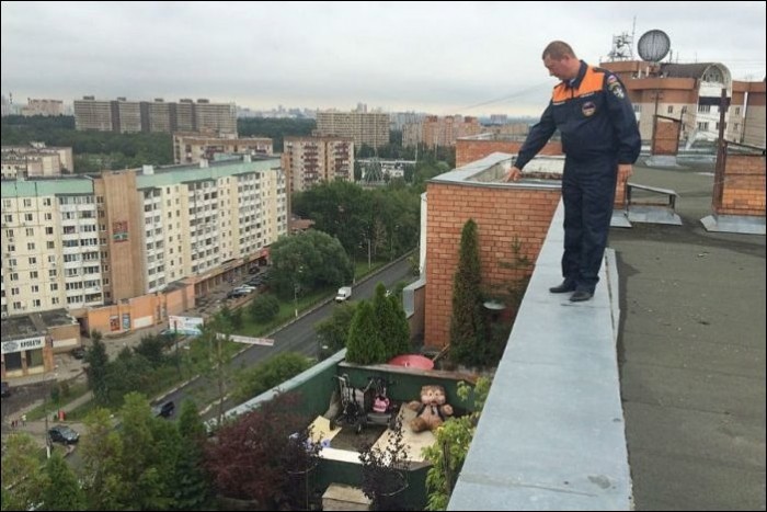 Житель Подмосковья обустроил зону отдыха на крыше многоэтажки Интересное