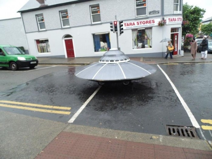 Ирландские дорожные полицейские задержали летающую тарелку