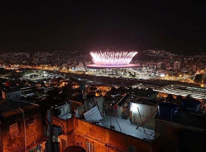 Взгляд на церемонию открытия Олимпиады в Рио из городских трущоб