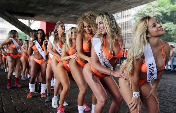 Участницы конкурса «Мисс Бум-Бум» спровоцировали пробку в Сан-Паулу