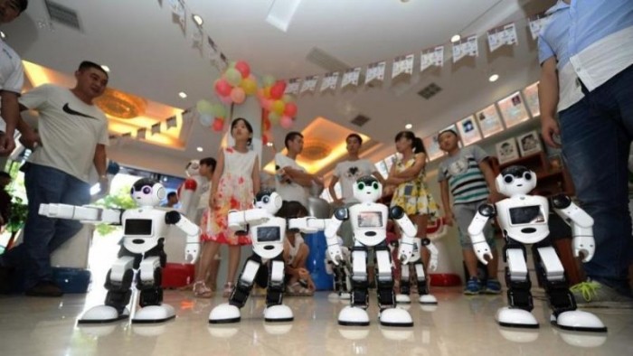 В Китае открылся полноценный магазин роботов