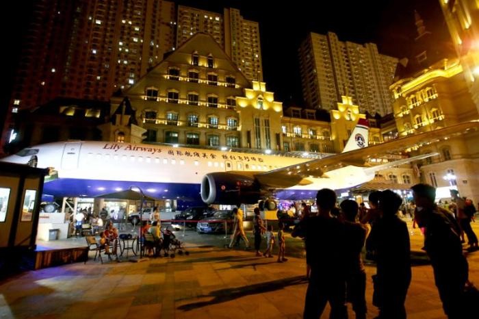 Китайский бизнесмен переоборудовал Boeing 737 в ресторан (4 фото)