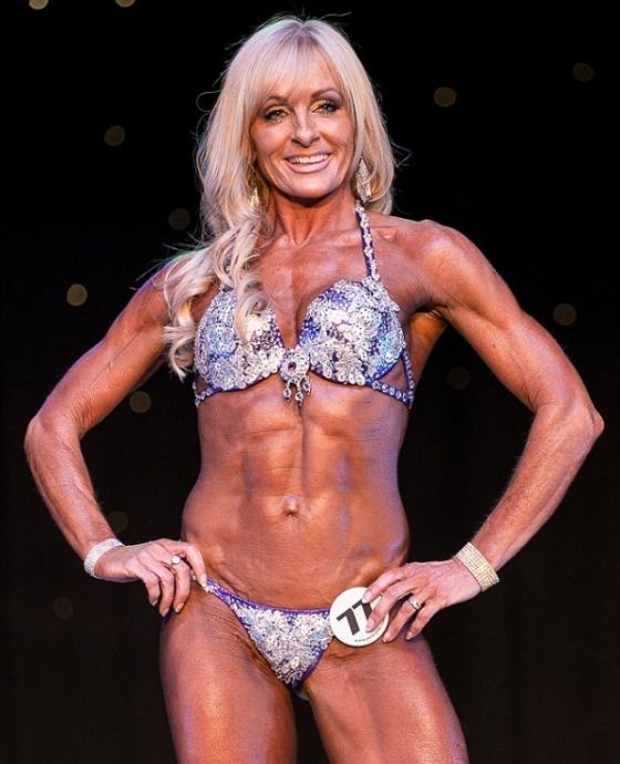 52-летняя британка участвует в конкурсе фитнес-бикини