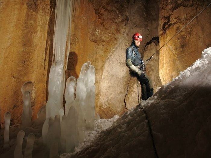 Экскурсия по пещере Снежной - одной из самых глубоких пещер мира