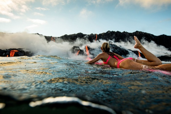 Экстремальное плавание в океане с лавой на Гавайях