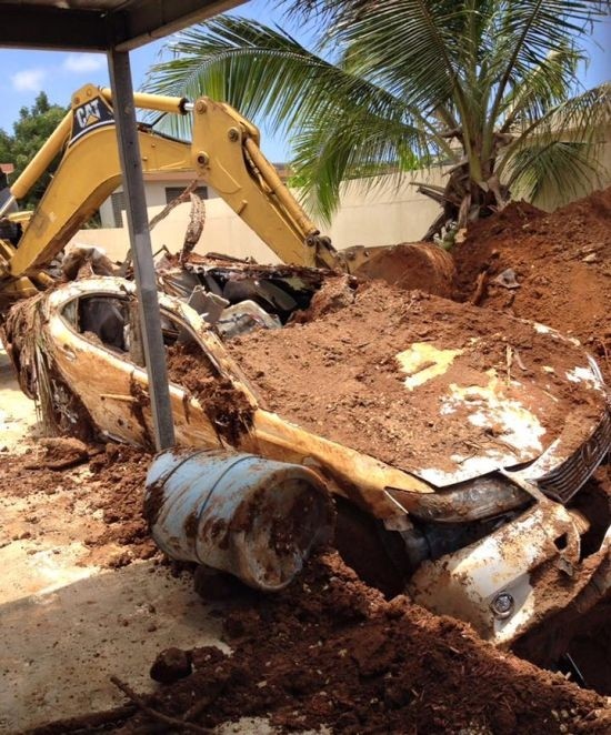 В Пуэрто-Рико пенсионер закопал Lexus, чтобы получить страховку