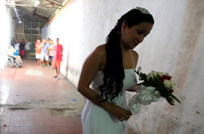 Массовая свадьба в тюрьме Колумбии