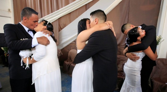 Массовая свадьба в тюрьме Колумбии