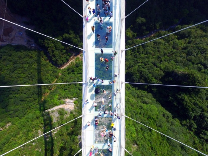 Самый длинный и высокий стеклянный мост