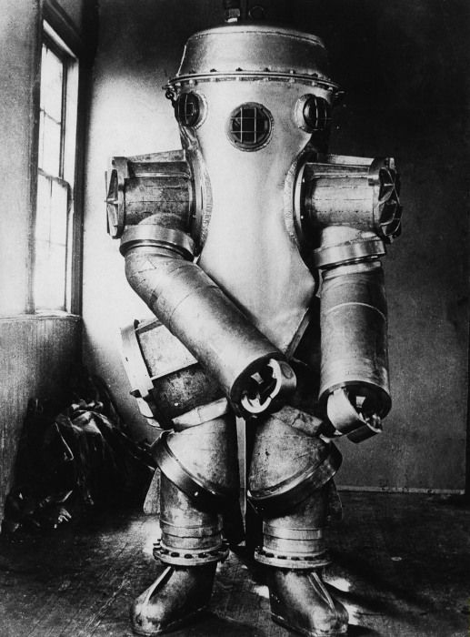 Водолазные костюмы эпохи рассвета подводных исследований (8 фото)