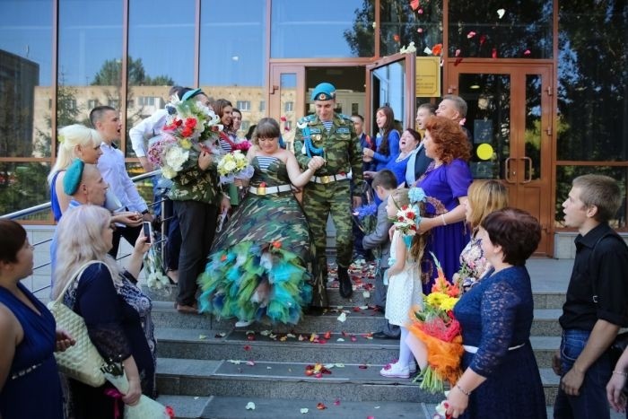 В Омске сыграли свадьбу в стиле ВДВ