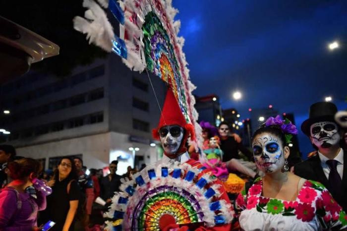 Подготовка ко Дню мертвых в Мексике (25 фото)