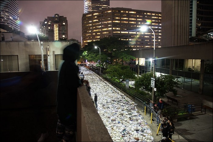 В Торонто появилась река из 10 000 книг
