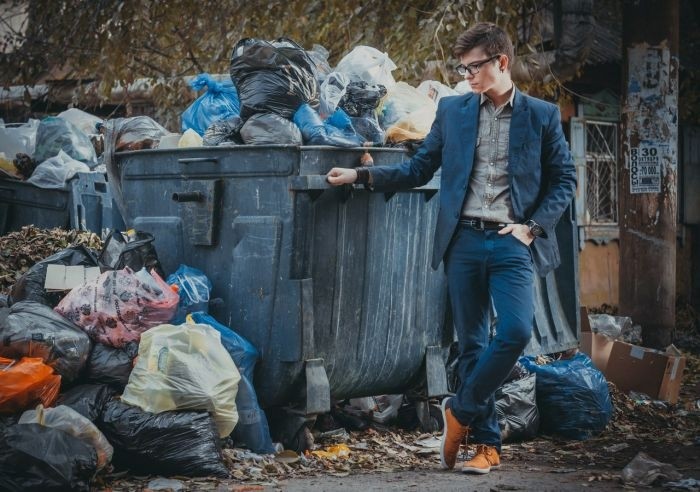 Жители Астрахани устроили флешмоб против мусора на улицах