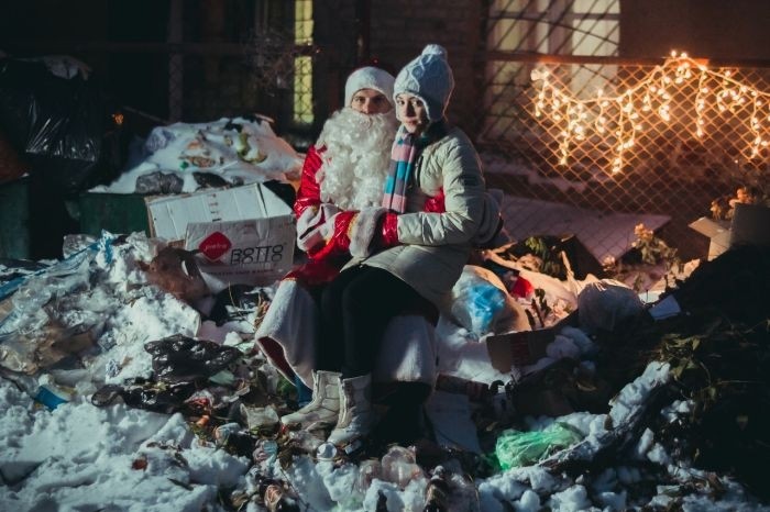 Жители Астрахани устроили флешмоб против мусора на улицах