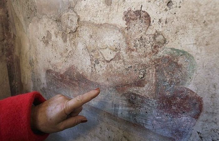Эротические фрески на стенах борделя в Помпеи