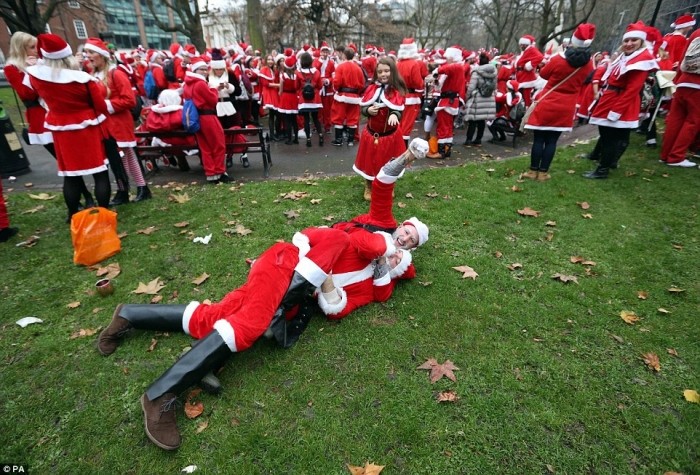 Пьяный «Santacon» в Лондоне