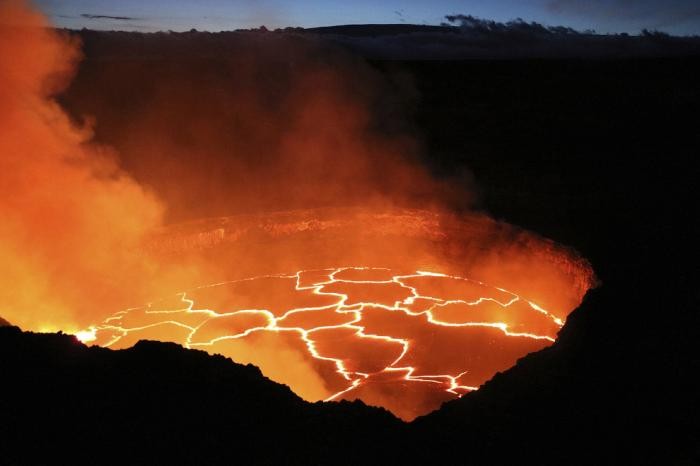 Извержения вулканов в 2016 году (17 фото)