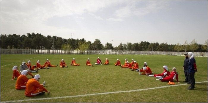 Иранский женский футбол (7 фото)