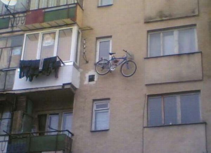 Забавные способы припарковать велосипед