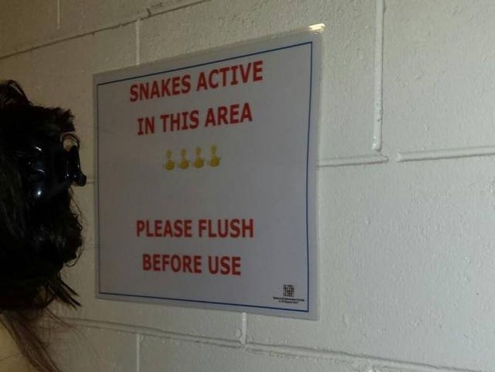 Типичное предупреждение в общественном туалете Австралии