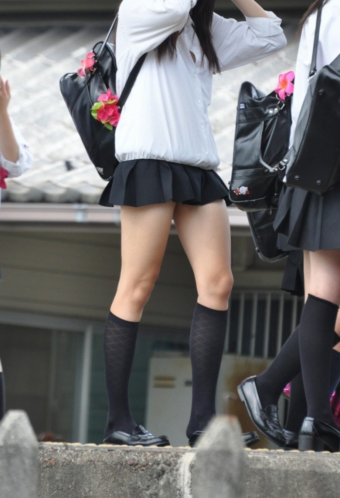Длина юбок у японских школьниц