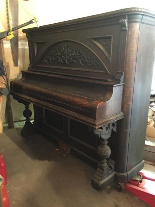 Компьютерный стол из старого пианино