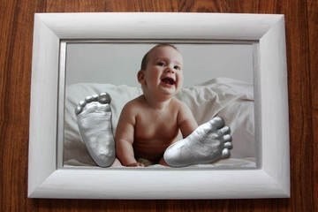 Родители делают безумные слепки младенческих рук, ног и поп (13 фото)