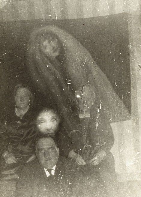 Фото «призраков» британского фотографа-спиритуалиста (22 фото)