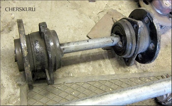 Качалка в автомастерской (9 фото)