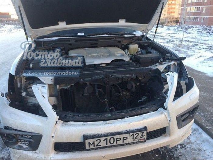 В Ростове-на-Дону автоворы разобрали внедорожник Lexus