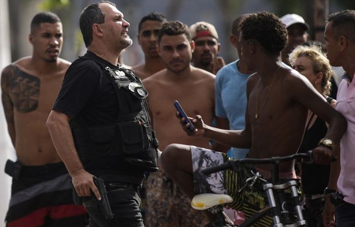 Забастовка полицейских в бразильском городе Витория (13 фото)