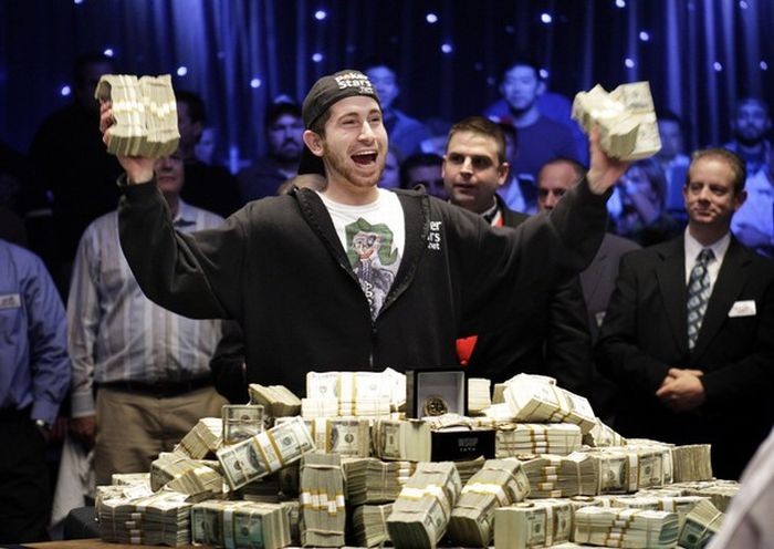 Джонатан Духамел выиграл 8,9 миллионов долларов (14 фото)