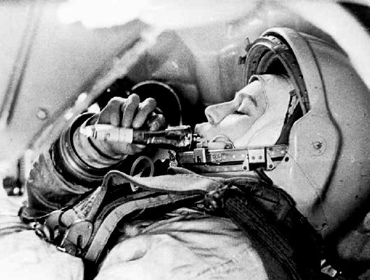 Как наши советские космонавты американских «водкой» угощали