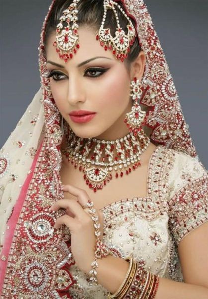 Индийские невесты (18 фото)