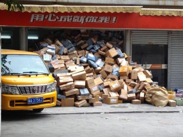 Как китайский магазин готовился к холостяцкому празднику (9 фото)